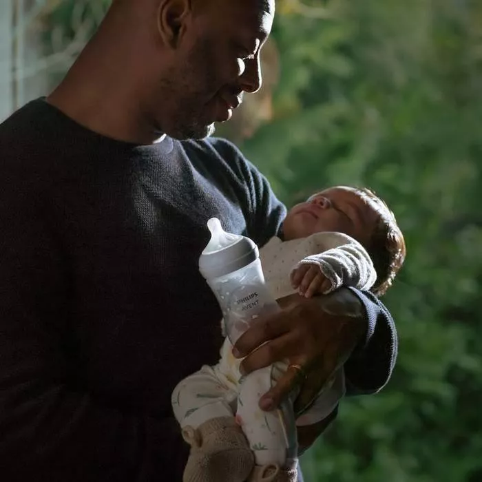 Philips Avent Natural Response Baby Bottle 260ml, BPA Free for Babies 1 Month