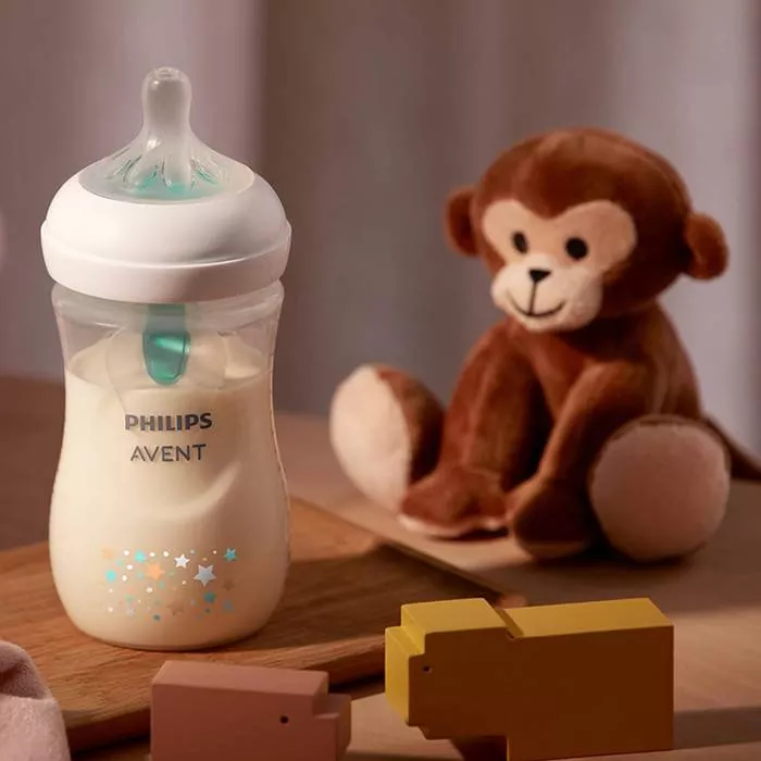 Philips Avent Natural Response Baby Bottle - 260ml Baby Milk Bottle with AirFree Vent, BPA Free for Newborn Babies Aged 1 Months+